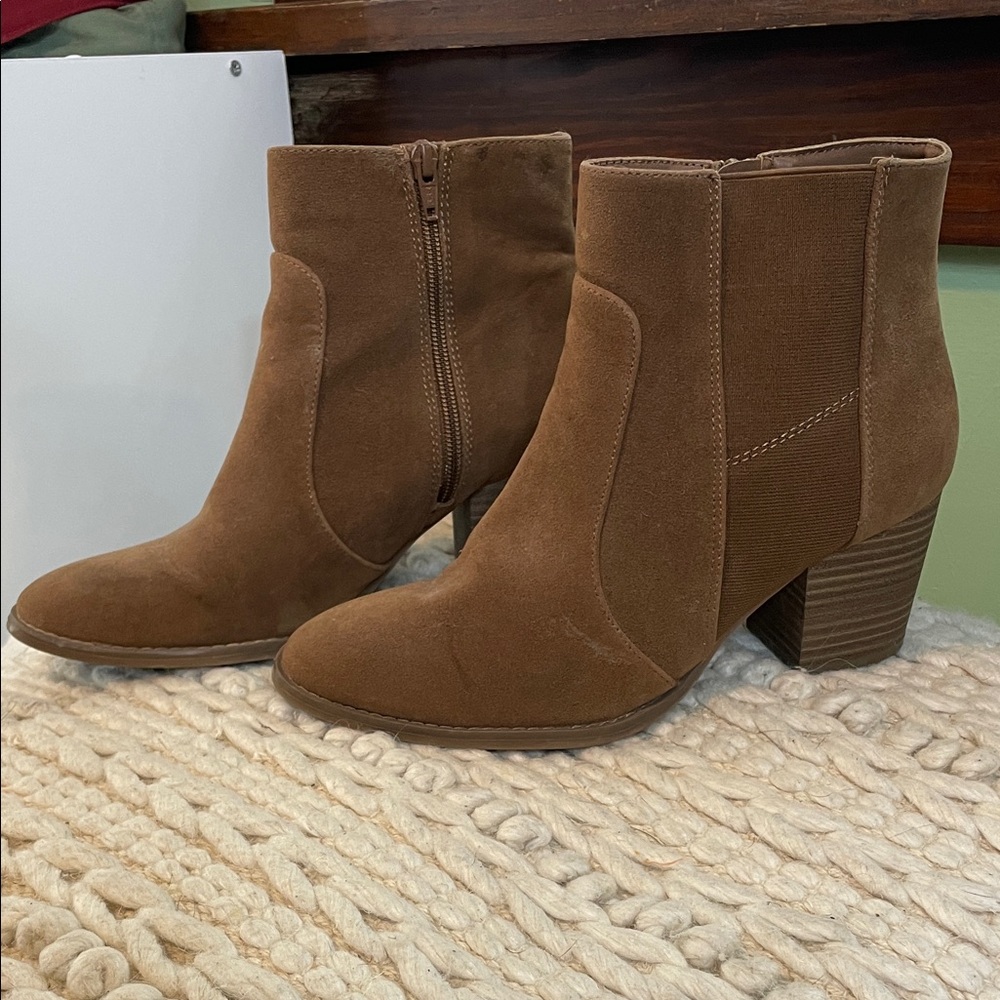 Universal Thread Tan Heeled Booties